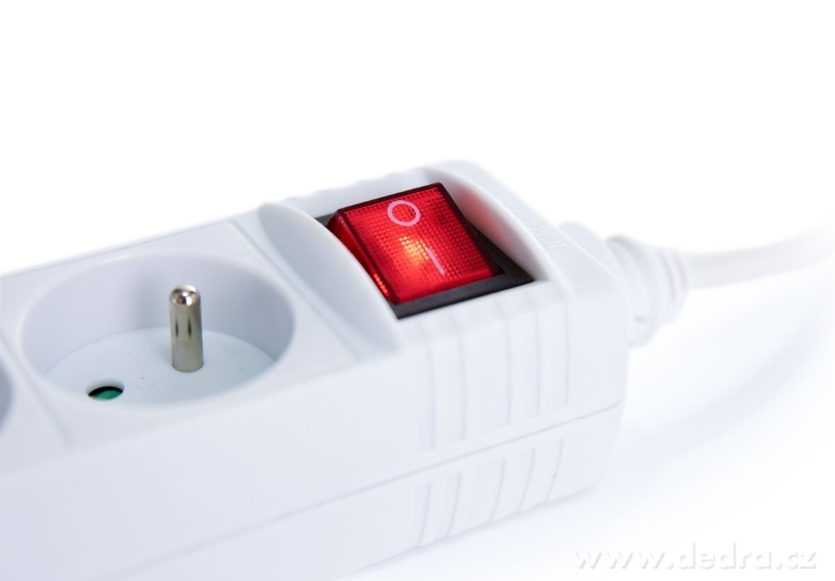 Prodlužovačka 3 m, 6 zásuvek s vypínačem a dětskou clonou – náhled 2 | Grand Móda