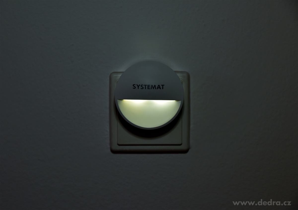 LED BLUDIČKA, Senzorové noční světlo do zásuvky – náhled 3 | Grand Móda