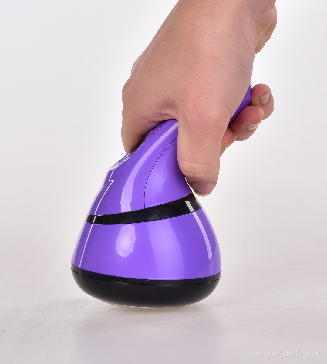 ŽMOLKOŽROUT, USB odstraňovač žmolků a nití, dobíjecí textilní holicí strojek s nástavcem – náhled 6 | Grand Móda