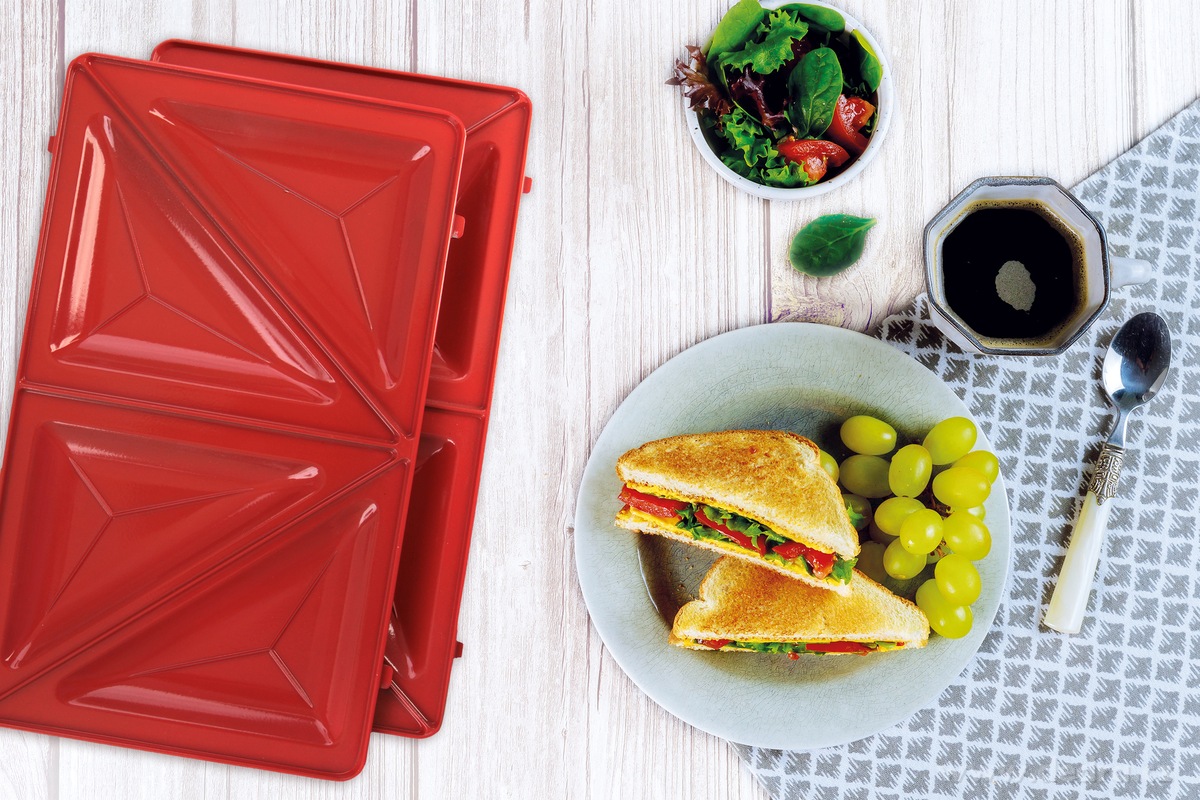 GRIFLOVAČ 4v1, Sendvičovač, vaflovač, panini & stolní gril, keramické BIOPAN® desky – náhled 5 | Grand Móda