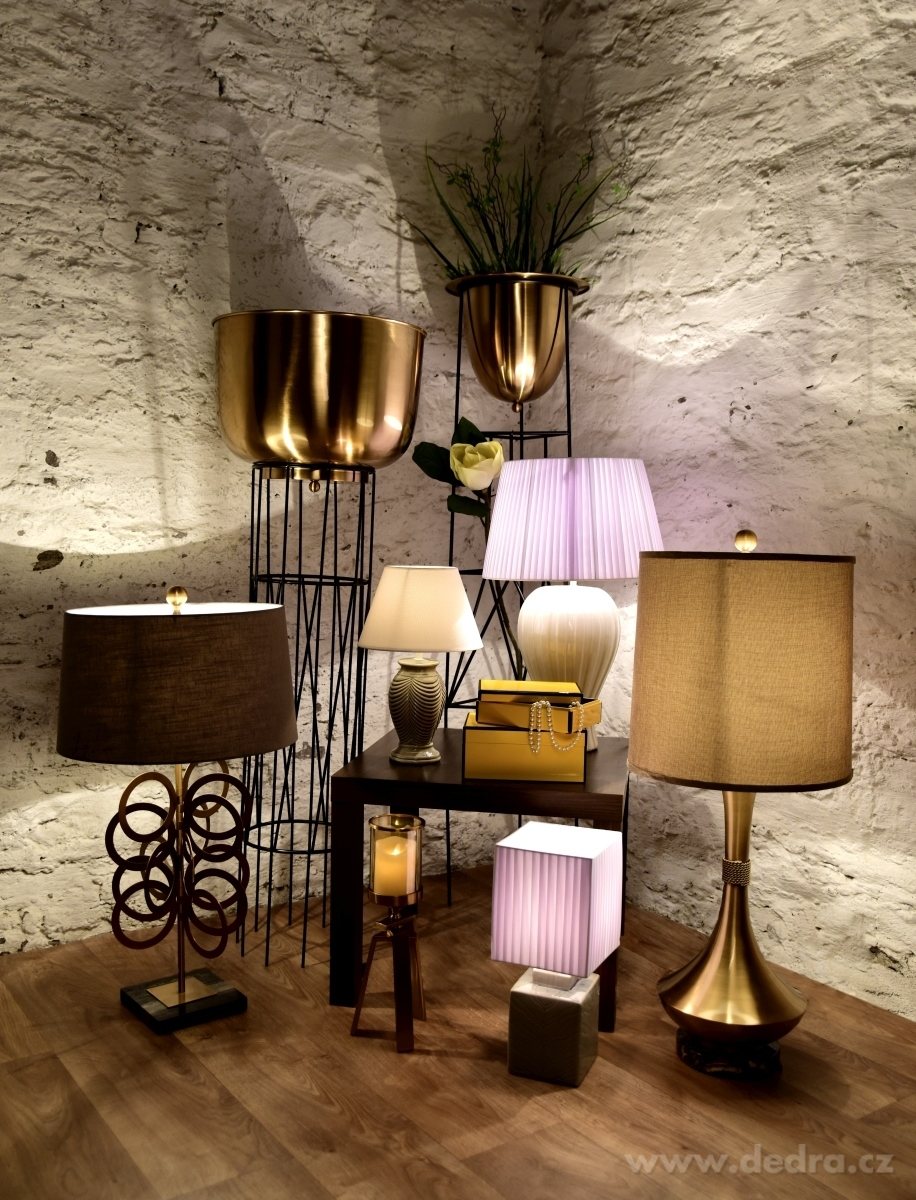 150 cm vysoký kovový stojan na květiny v měděné barvě – náhled 3 | Grand Móda