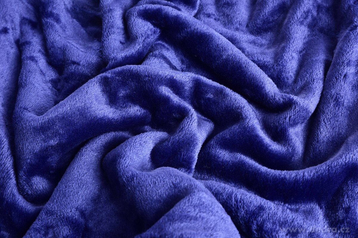 XXL ROYAL LAGOON VELVET PŘEHOZ královsky modrý – náhled 4 | Grand Móda