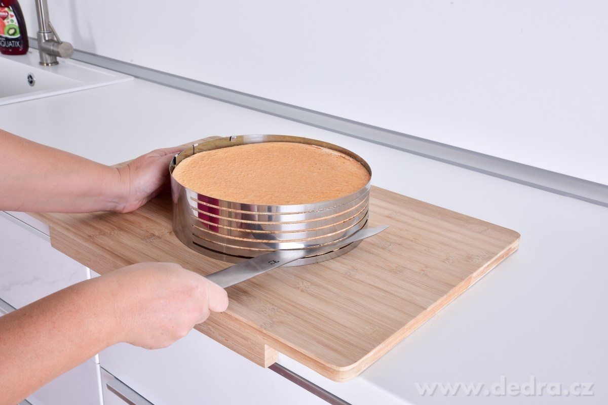 DORTOKRÁJEČ, nastavitelný nerezový prsten na krájení dortového korpusu na pláty, 20–29 cm – náhled 3 | Grand Móda