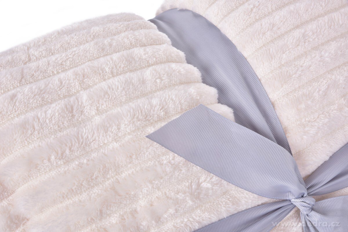 RELIEF LAGOON, luxusní dvouvrstvá přikrývka 150 × 200 cm, LAGOON VELVET & hebká beránčí imitace, smetanová – náhled 6 | Grand Móda