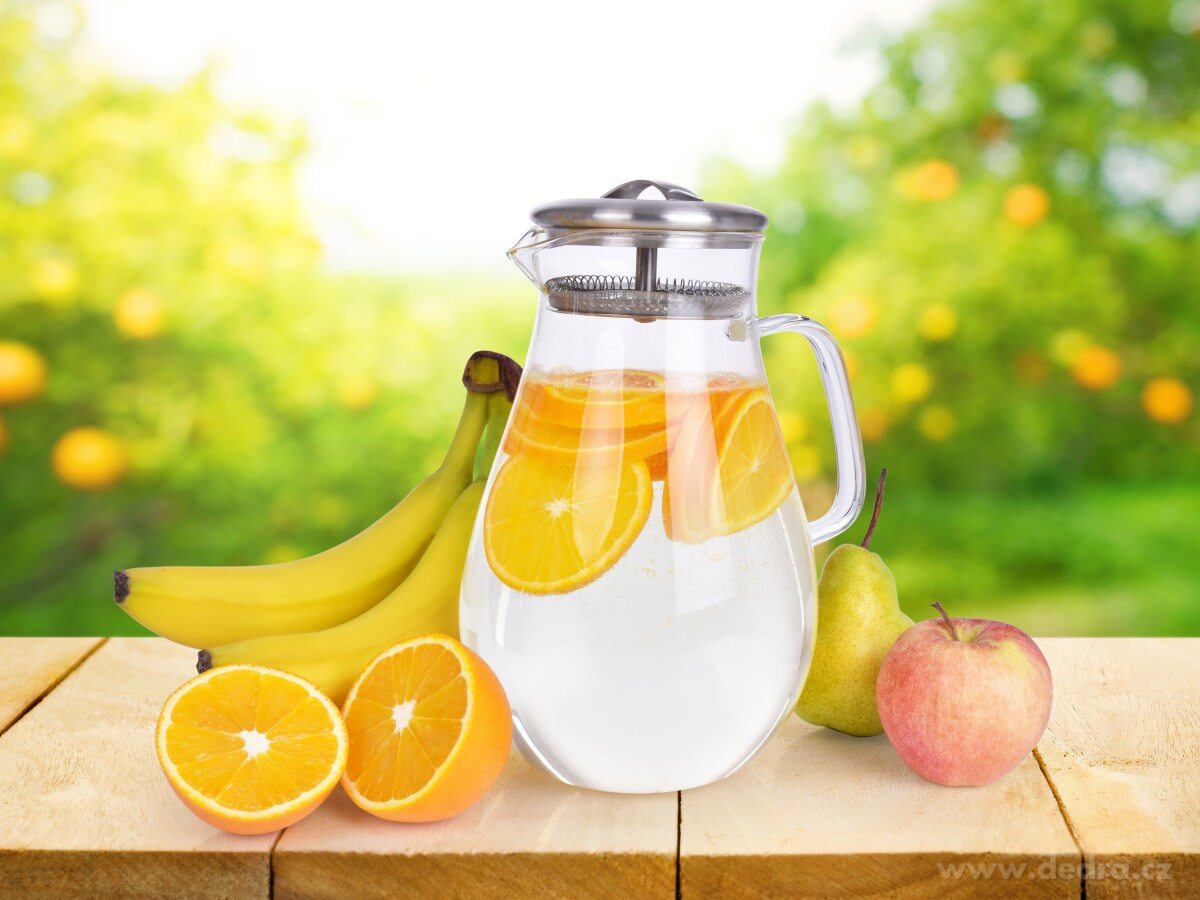 1, 9 L skleněný džbán z borosilikátového skla, s nerezovým víkem a pružinovým sítkem – náhled 3 | Grand Móda