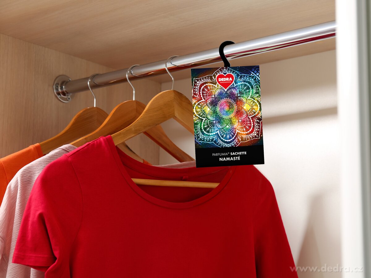 Vonná sašetka, NAMASTÉ, závěsný vonný sáček PARFUMIA® – náhled 4 | Grand Móda