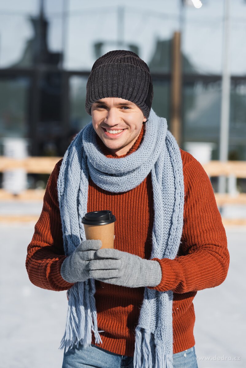 FC BLACK BADGE, antracitová pletená čepice s hřejivou měkkou podšívkou & logem – náhled 3 | Grand Móda