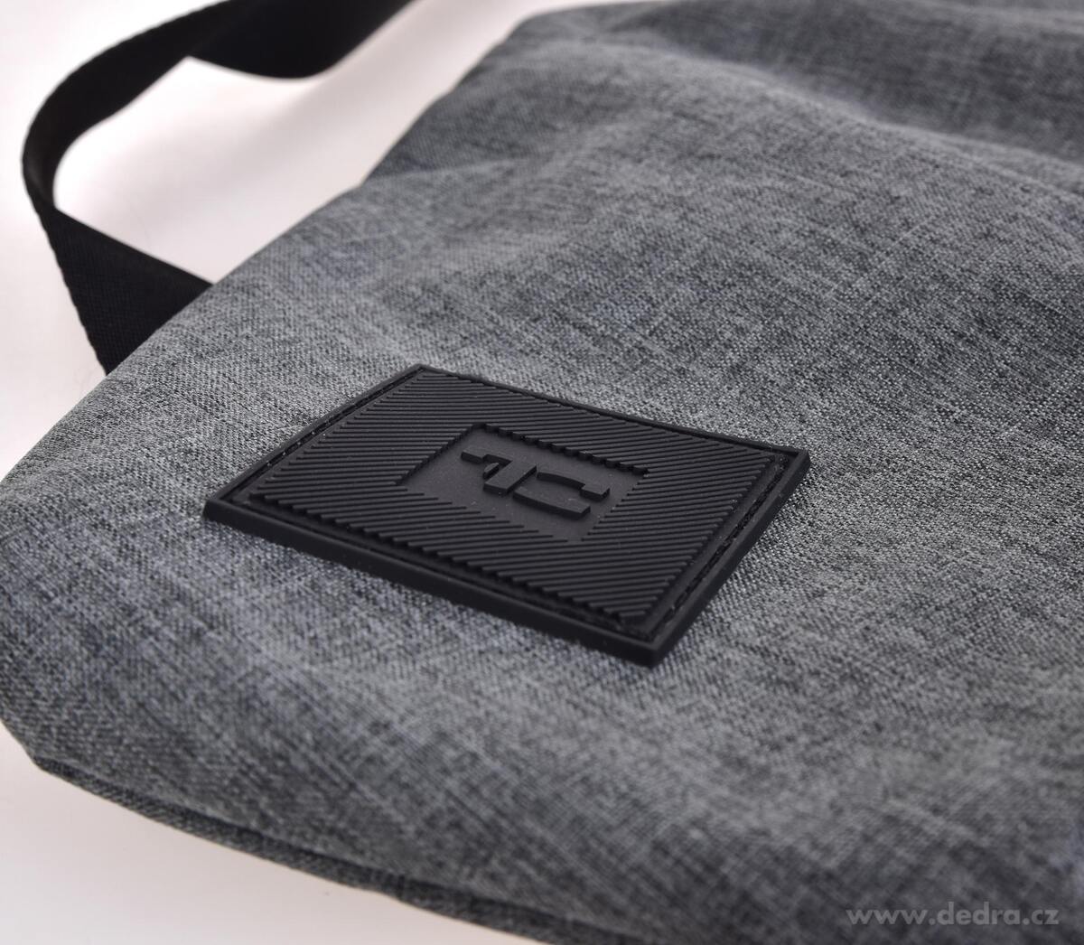 FC BLACK BADGE CROSSBODY | ta┼íka p┼Öes rameno | 4 kapsy, kapsa na telefon & nastaviteln├Ż popruh - obr├ízek 4 | Batohy a ledvinky | Grand M├│da