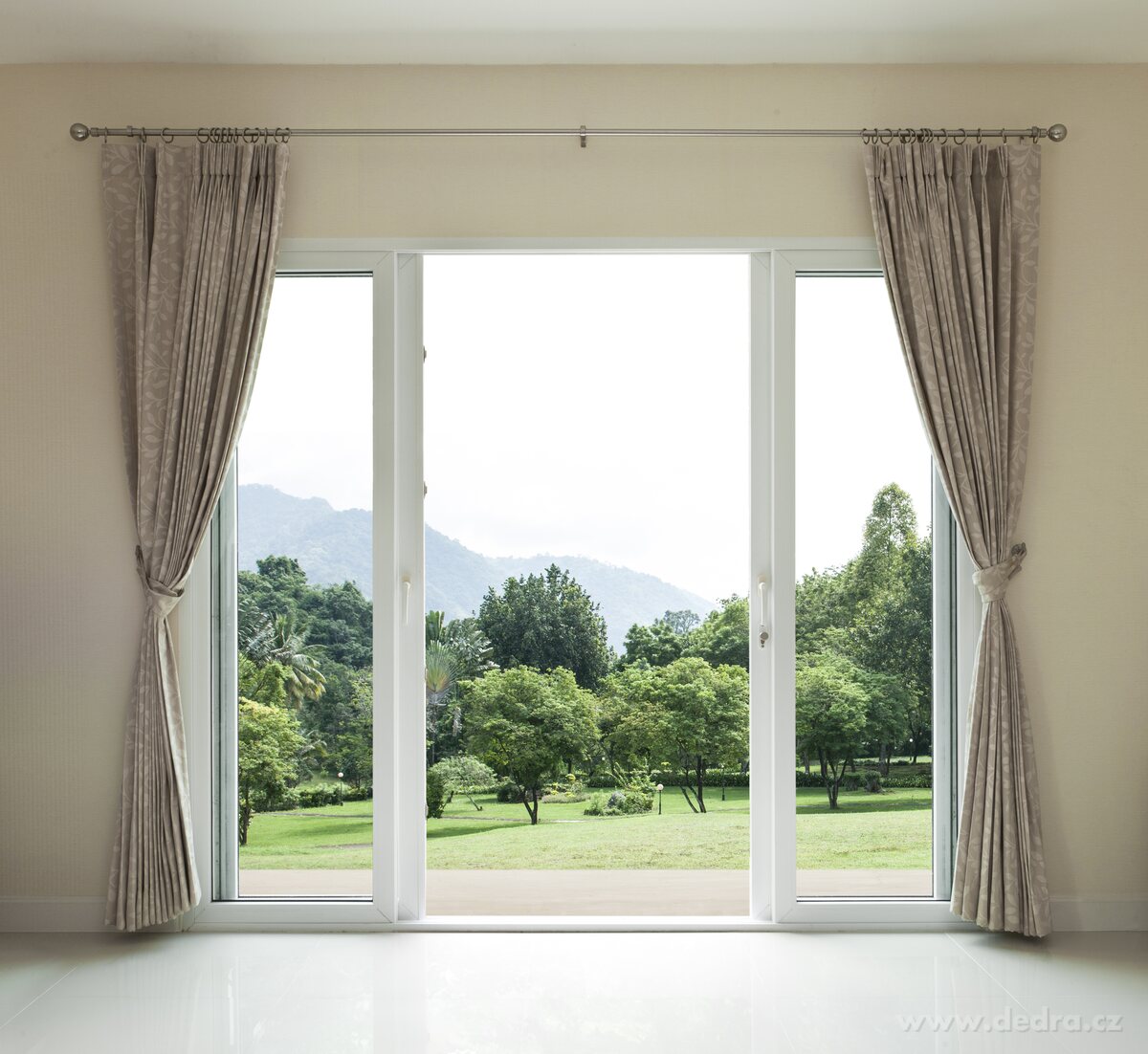 XONOX WIN, Pěnový čistič na okna, skla & zrcadla, vůně ZAZEN, 500 ml – náhled 3 | Grand Móda