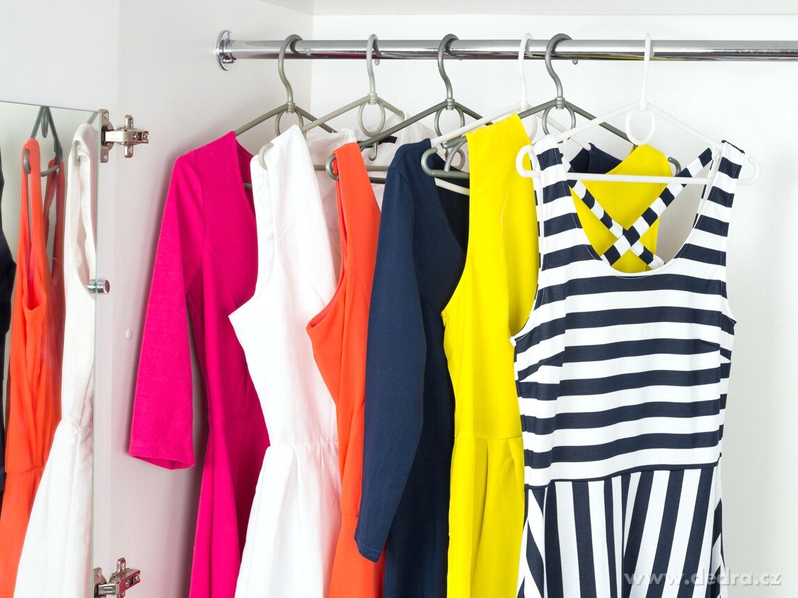 ECO žehlička ve spreji® na vyrovnání skladů a záhybů na oblečení – náhled 3 | Grand Móda